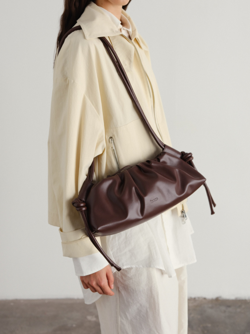 Sac Dumpling – Sac en cuir vegan froncé, double anse réglable, du jour à la nuit