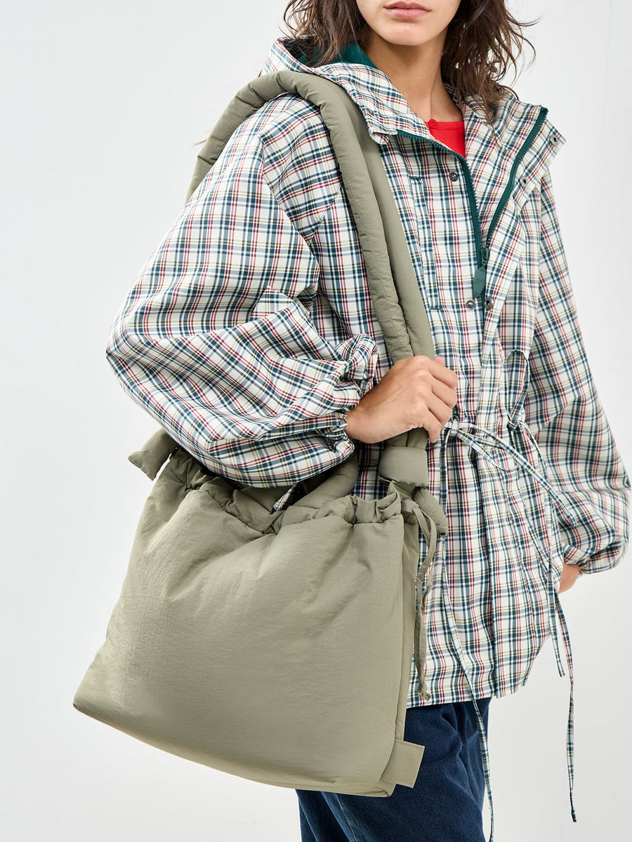 Sac Capri – Sac porté épaule matelassé, bandoulières nouées réglables, fermeture zippée
