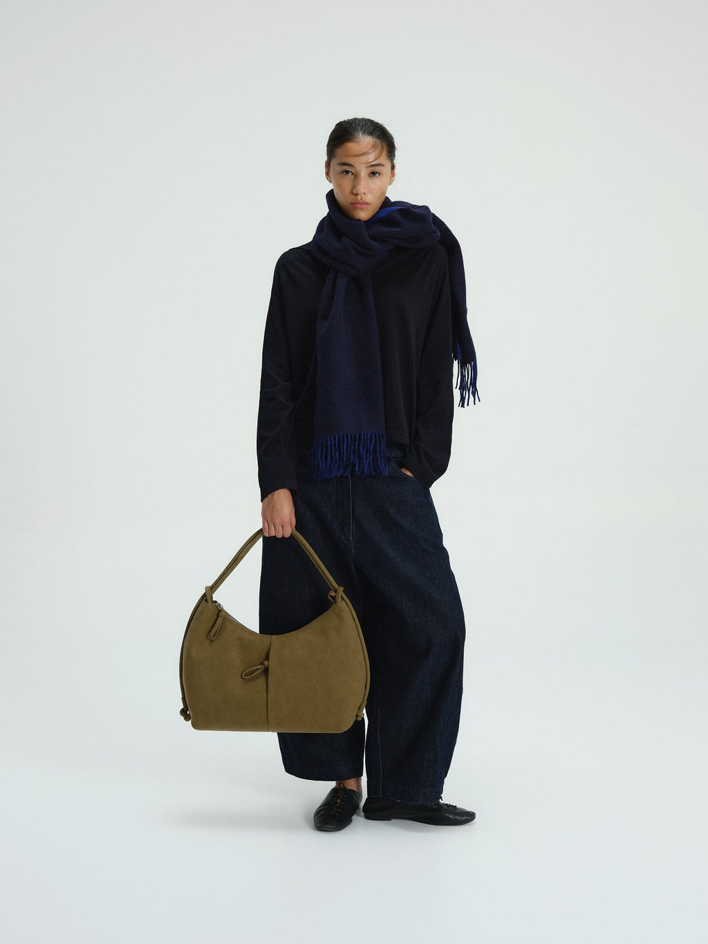 Grand sac à bandoulière en cuir végétalien, déperlant, fermeture zippée, anse à nœud réglable