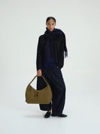 Grand sac à bandoulière en cuir végétalien, déperlant, fermeture zippée, anse à nœud réglable