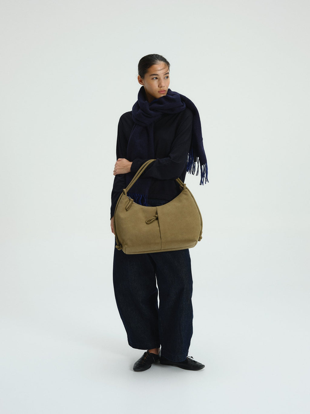 Grand sac à bandoulière en cuir végétalien, déperlant, fermeture zippée, anse à nœud réglable