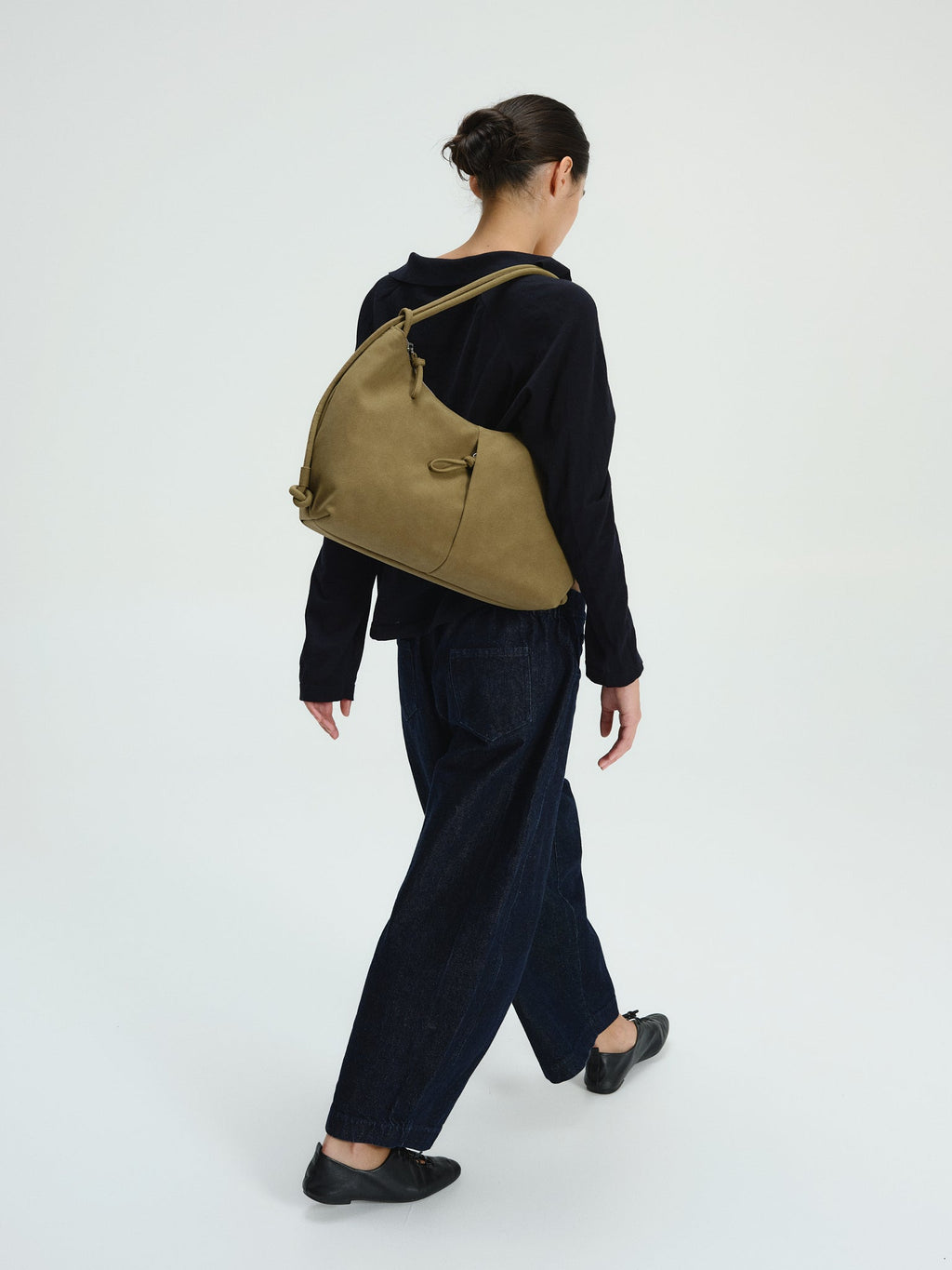 Grand sac à bandoulière en cuir végétalien, déperlant, fermeture zippée, anse à nœud réglable