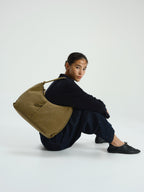 Grand sac à bandoulière en cuir végétalien, déperlant, fermeture zippée, anse à nœud réglable