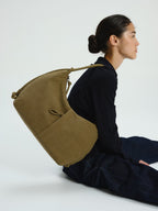 Grand sac à bandoulière en cuir végétalien, déperlant, fermeture zippée, anse à nœud réglable