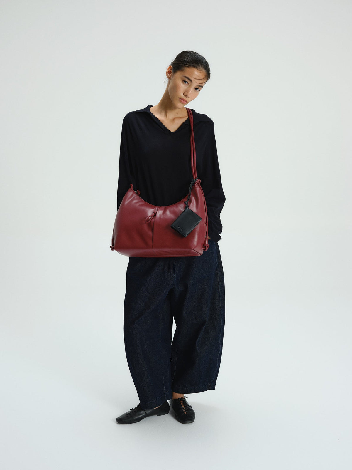 Grand sac à bandoulière en cuir végétalien, déperlant, fermeture zippée, anse à nœud réglable