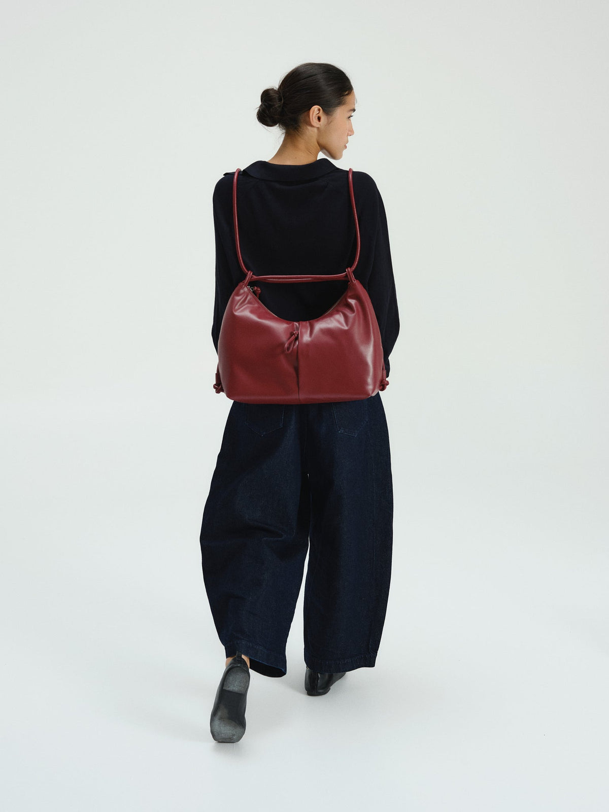 Grand sac à bandoulière en cuir végétalien, déperlant, fermeture zippée, anse à nœud réglable