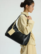 Grand sac à bandoulière en cuir végétalien, déperlant, fermeture zippée, anse à nœud réglable
