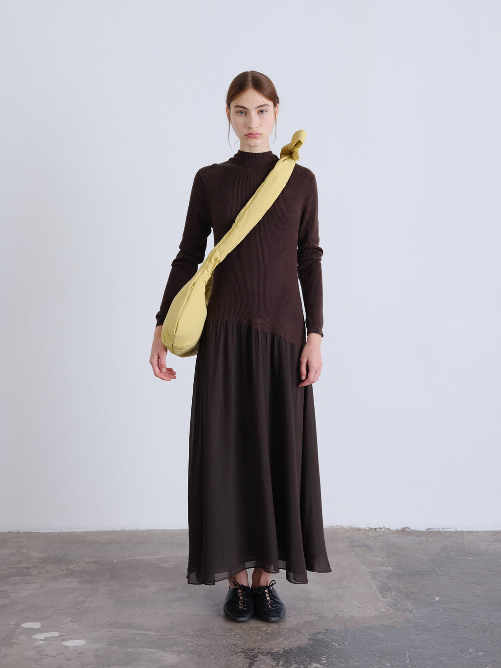 Sac Capri – Sac porté épaule matelassé, bandoulières nouées réglables, fermeture zippée