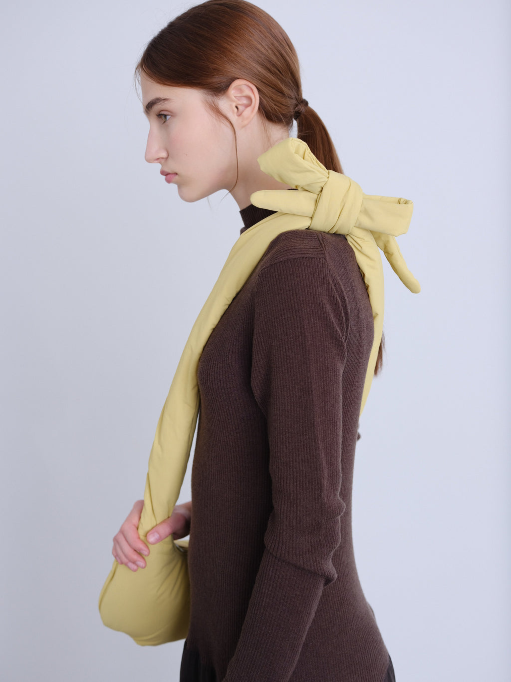 Sac Capri – Sac porté épaule matelassé, bandoulières nouées réglables, fermeture zippée