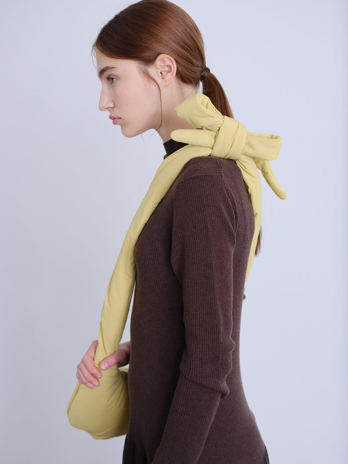 Sac Capri – Sac porté épaule matelassé, bandoulières nouées réglables, fermeture zippée