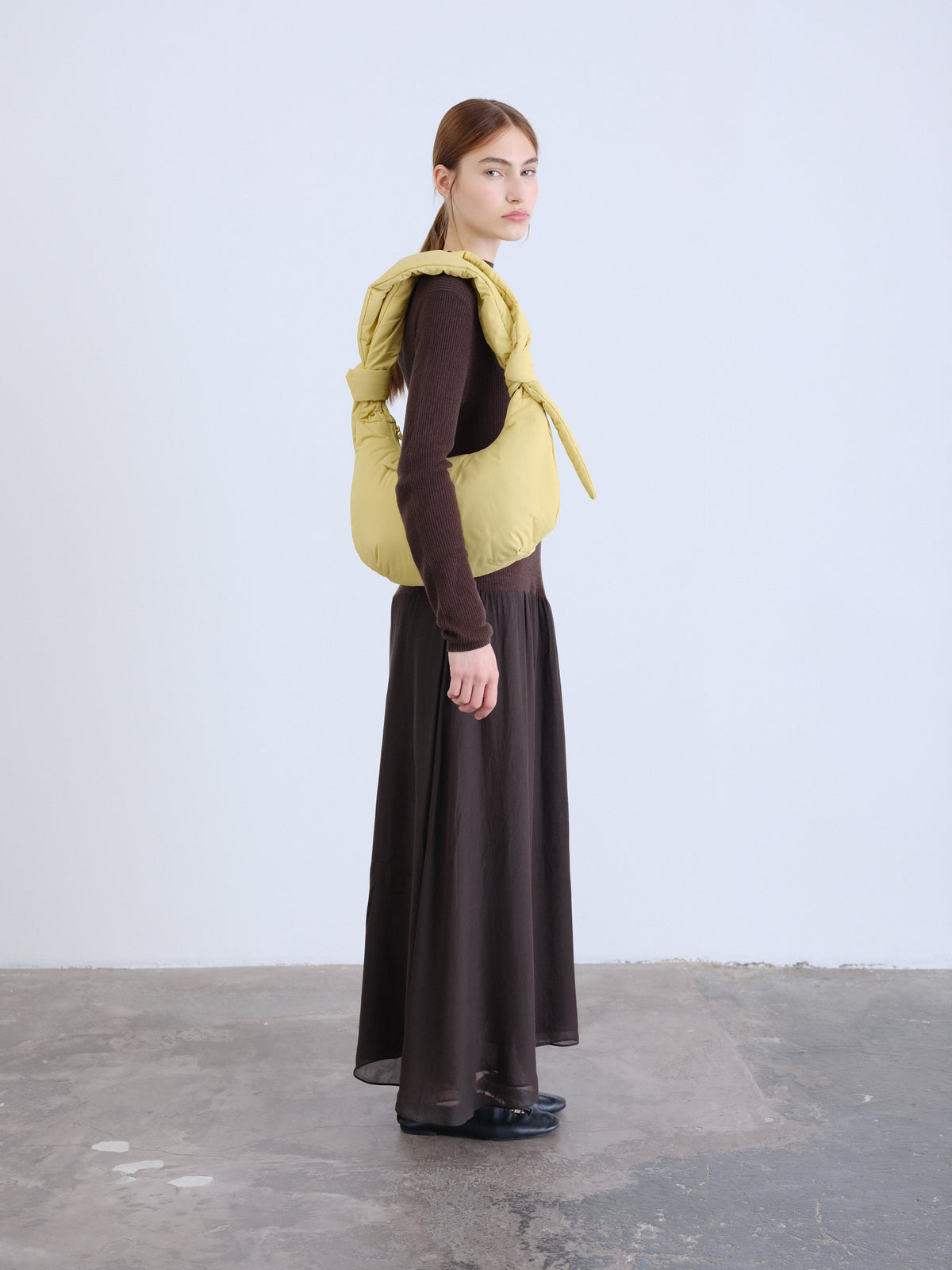Sac Capri – Sac porté épaule matelassé, bandoulières nouées réglables, fermeture zippée