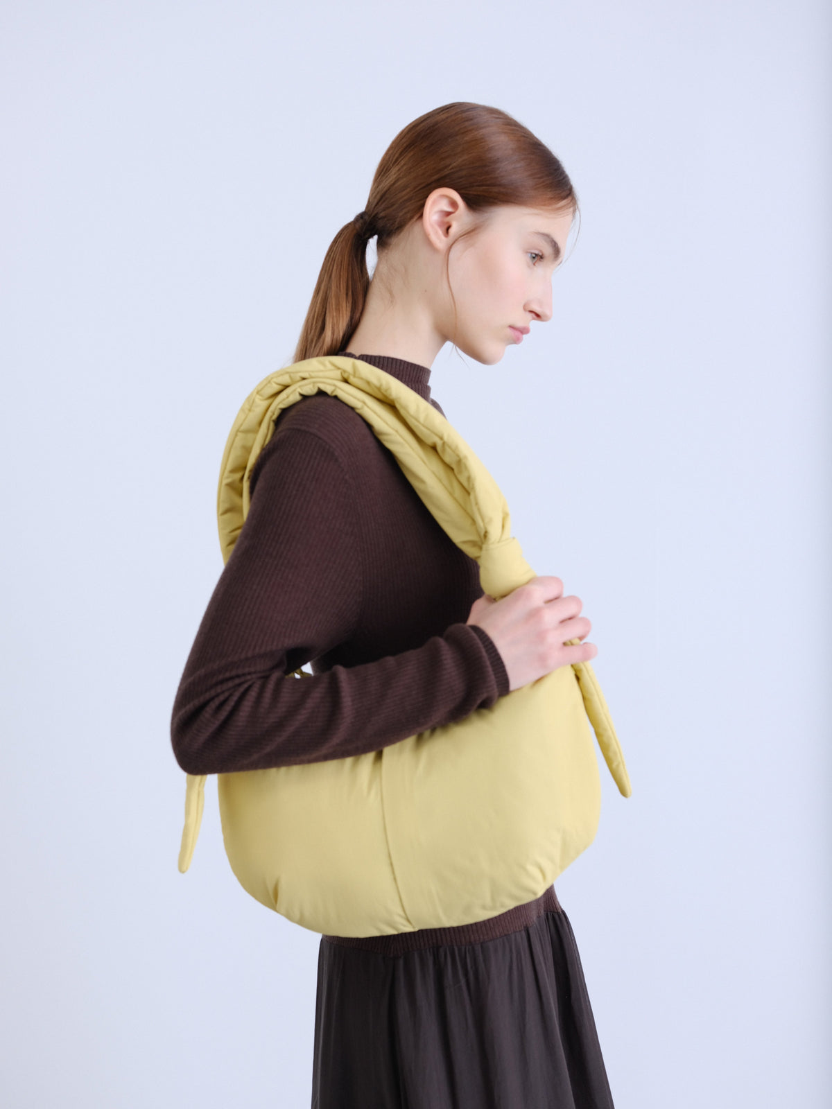 Sac Capri – Sac porté épaule matelassé, bandoulières nouées réglables, fermeture zippée