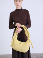 Sac Capri – Sac porté épaule matelassé, bandoulières nouées réglables, fermeture zippée