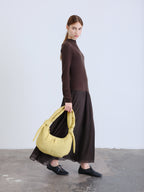 Sac Capri – Sac porté épaule matelassé, bandoulières nouées réglables, fermeture zippée