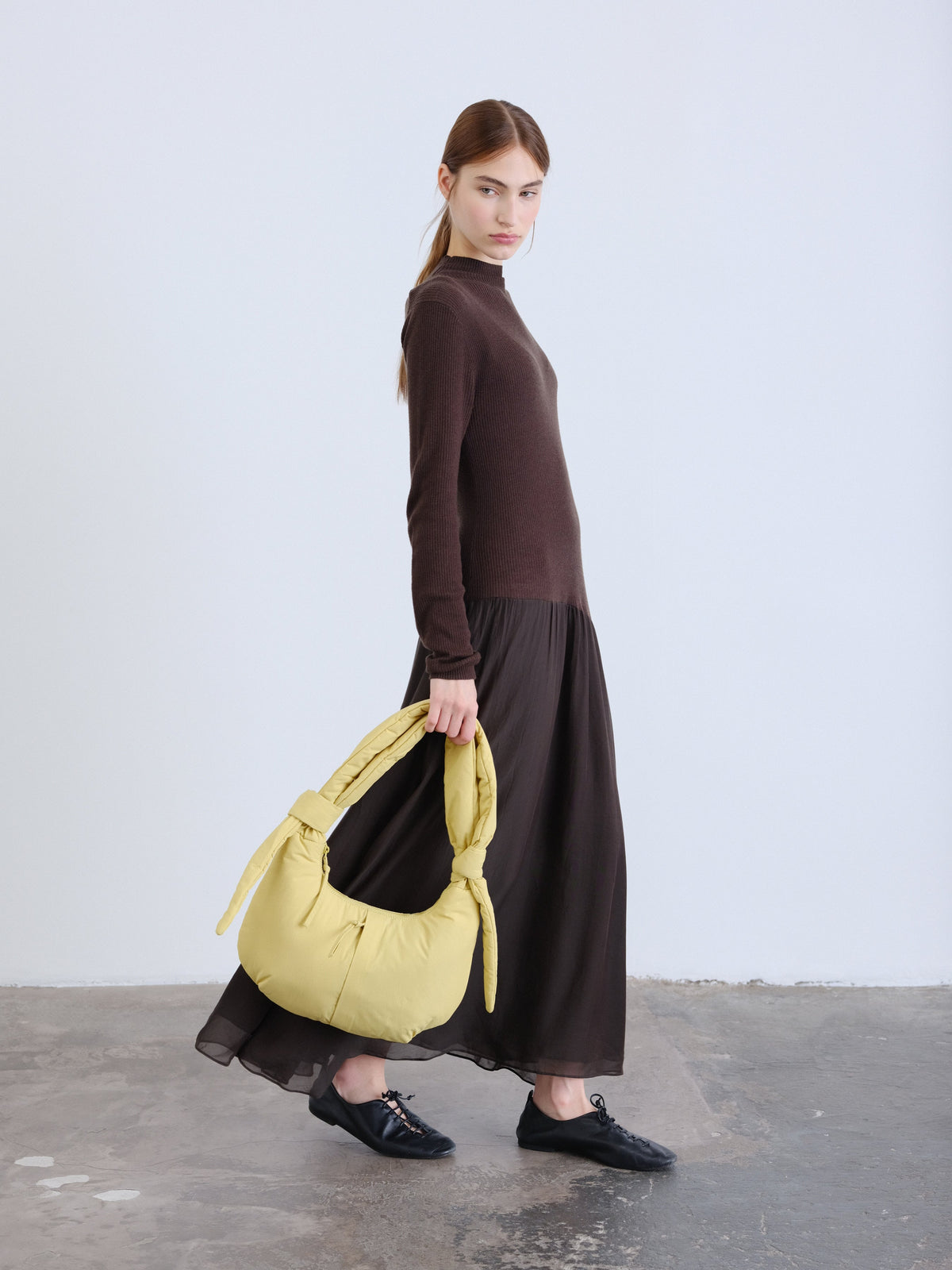 Sac Capri – Sac porté épaule matelassé, bandoulières nouées réglables, fermeture zippée