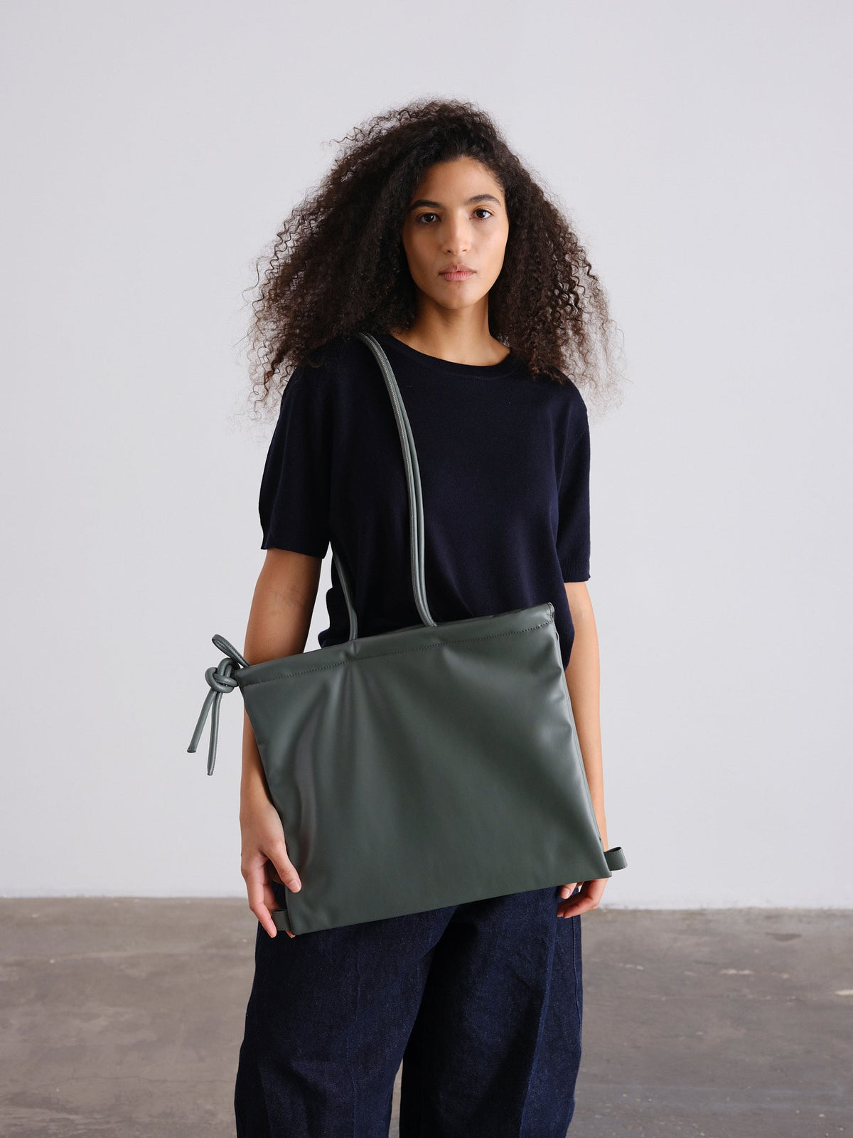 Sac pliable – Sac polyvalent en cuir végétalien, porté en cabas, en bandoulière ou en sac à dos