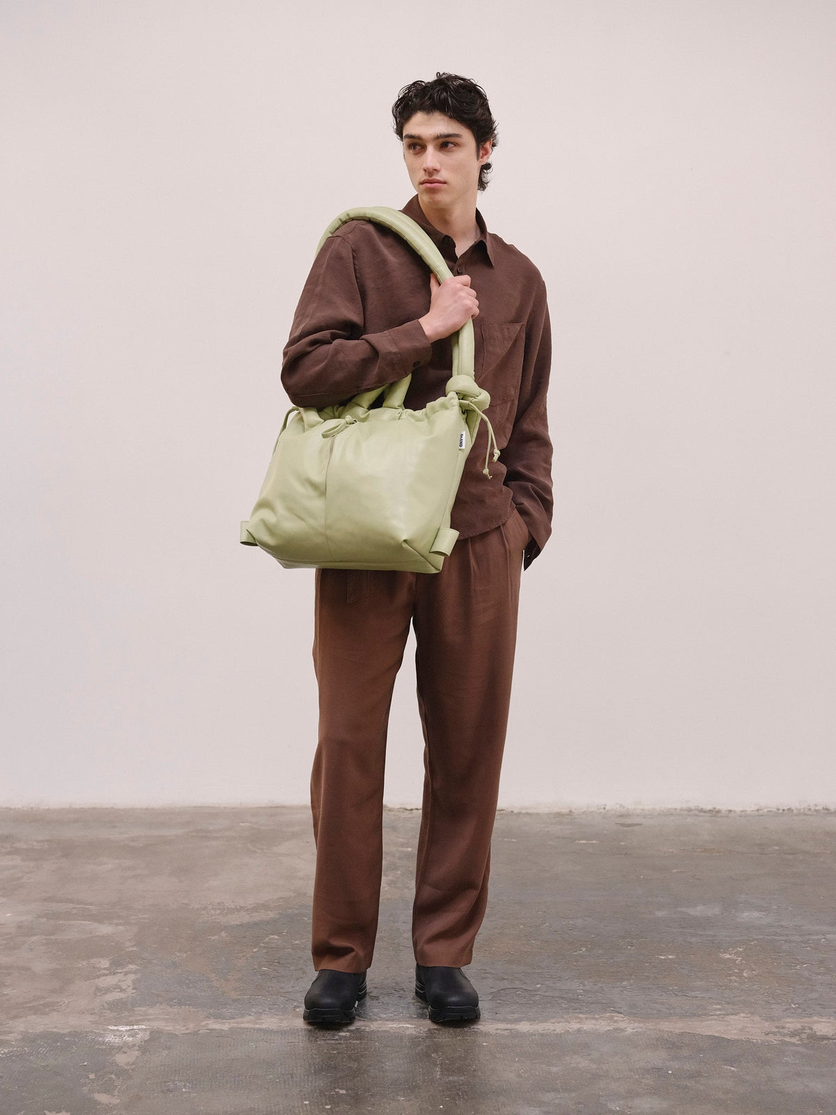 Ona Vegan Leather – Sac en cuir vegan rembourré et résistant à l'eau, peut accueillir des ordinateurs portables jusqu'à 17"