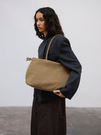 Sac Milos – Tote en cuir vegan souple, liens latéraux réglables, peut contenir votre ordinateur portable