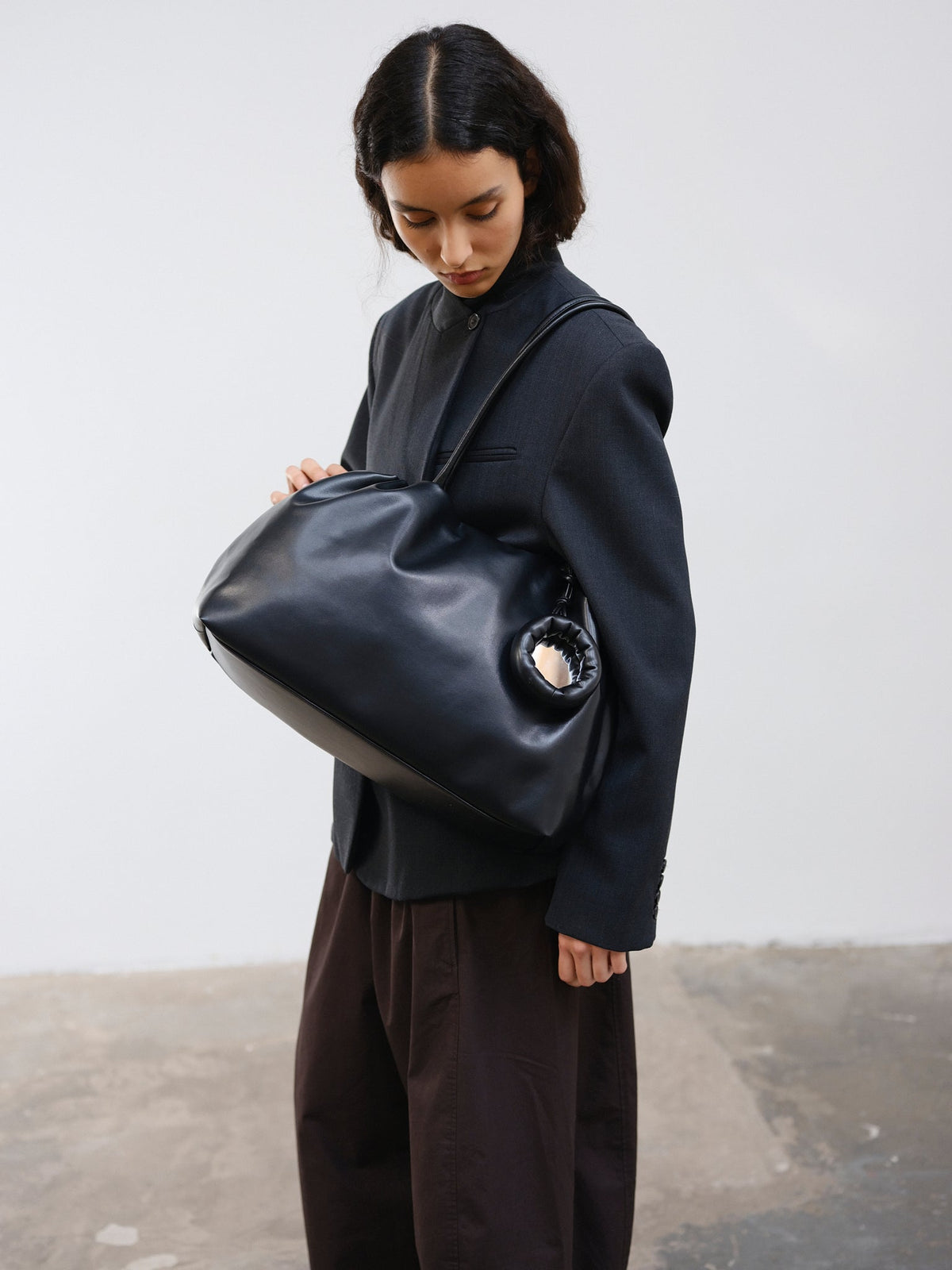 Sac Milos – Tote en cuir vegan souple, liens latéraux réglables, peut contenir votre ordinateur portable