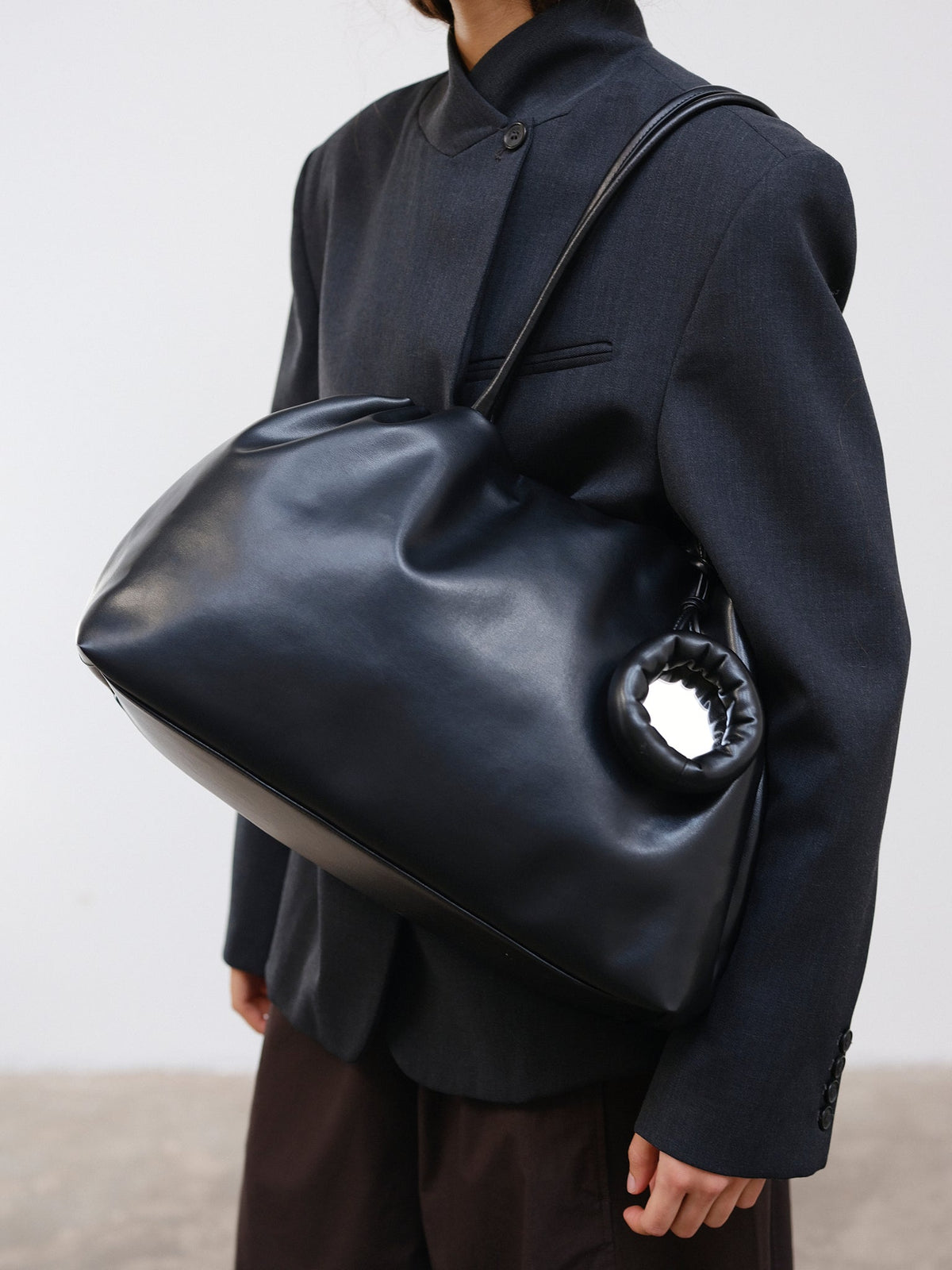 Sac Milos – Tote en cuir vegan souple, liens latéraux réglables, peut contenir votre ordinateur portable