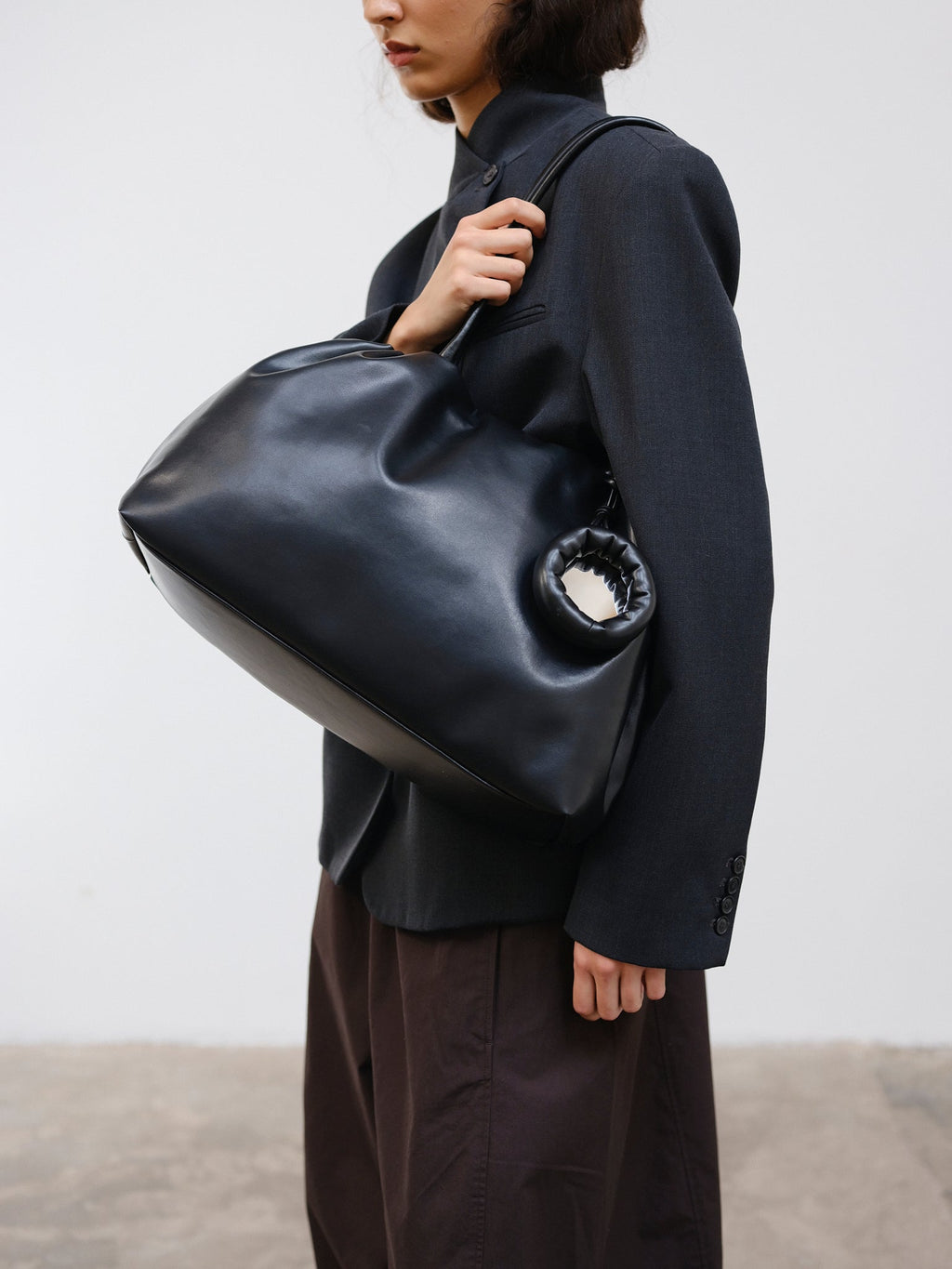Sac Milos – Tote en cuir vegan souple, liens latéraux réglables, peut contenir votre ordinateur portable