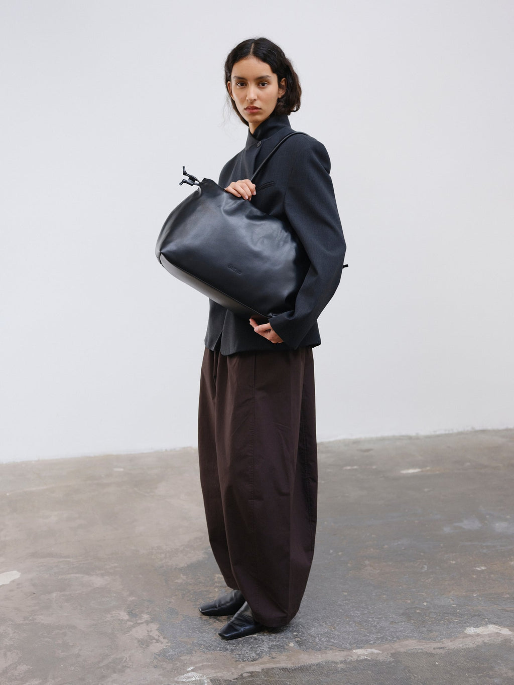 Sac Milos – Tote en cuir vegan souple, liens latéraux réglables, peut contenir votre ordinateur portable