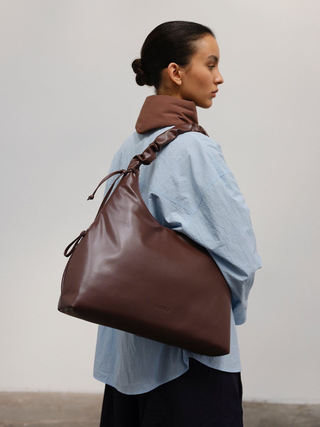 Sac hobo en cuir végane haut de gamme, déperlant, bandoulière froncée réglable