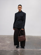 Sac Pina – Sac à bandoulière compact en cuir végétalien, lignes épurées et silhouette intemporelle