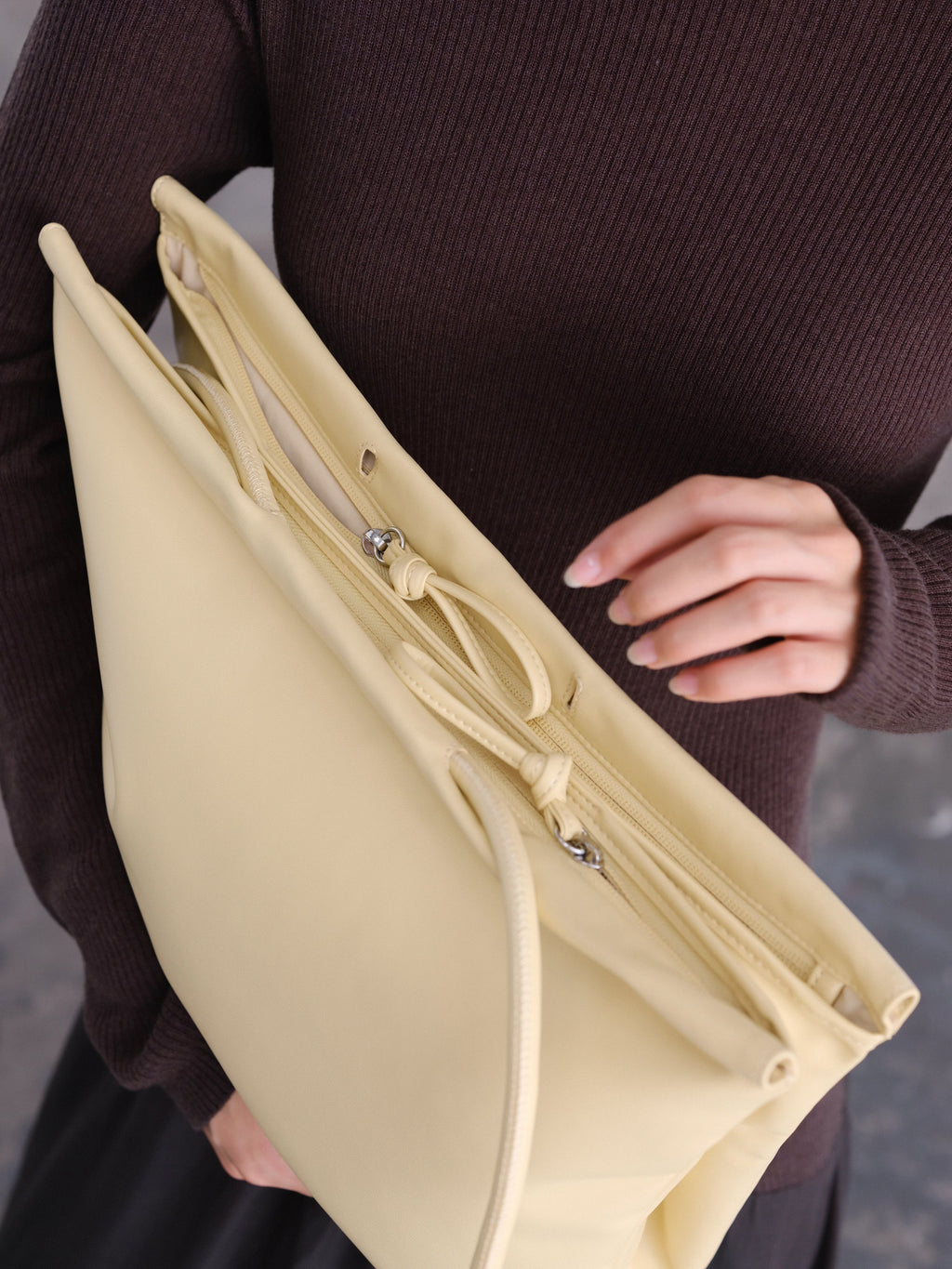 Sac pliable – Sac polyvalent en cuir végétalien, porté en cabas, en bandoulière ou en sac à dos