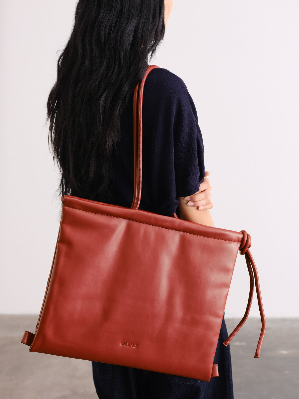 Sac pliable – Sac polyvalent en cuir végétalien, porté en cabas, en bandoulière ou en sac à dos
