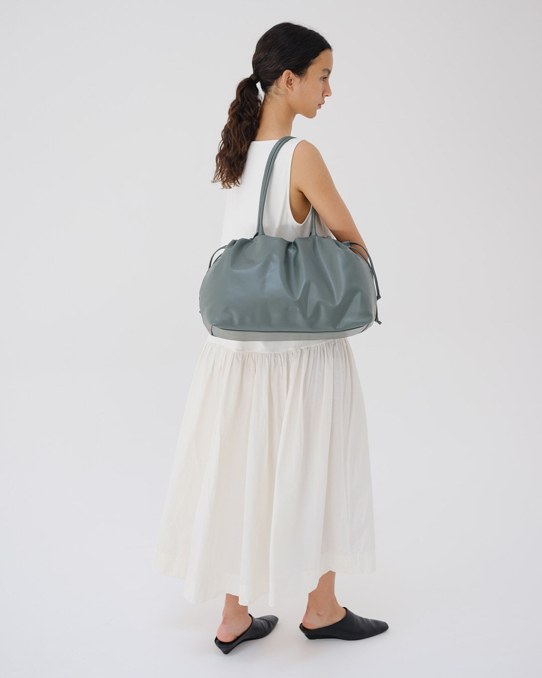 Sac Milos – Tote en cuir vegan souple, liens latéraux réglables, peut contenir votre ordinateur portable