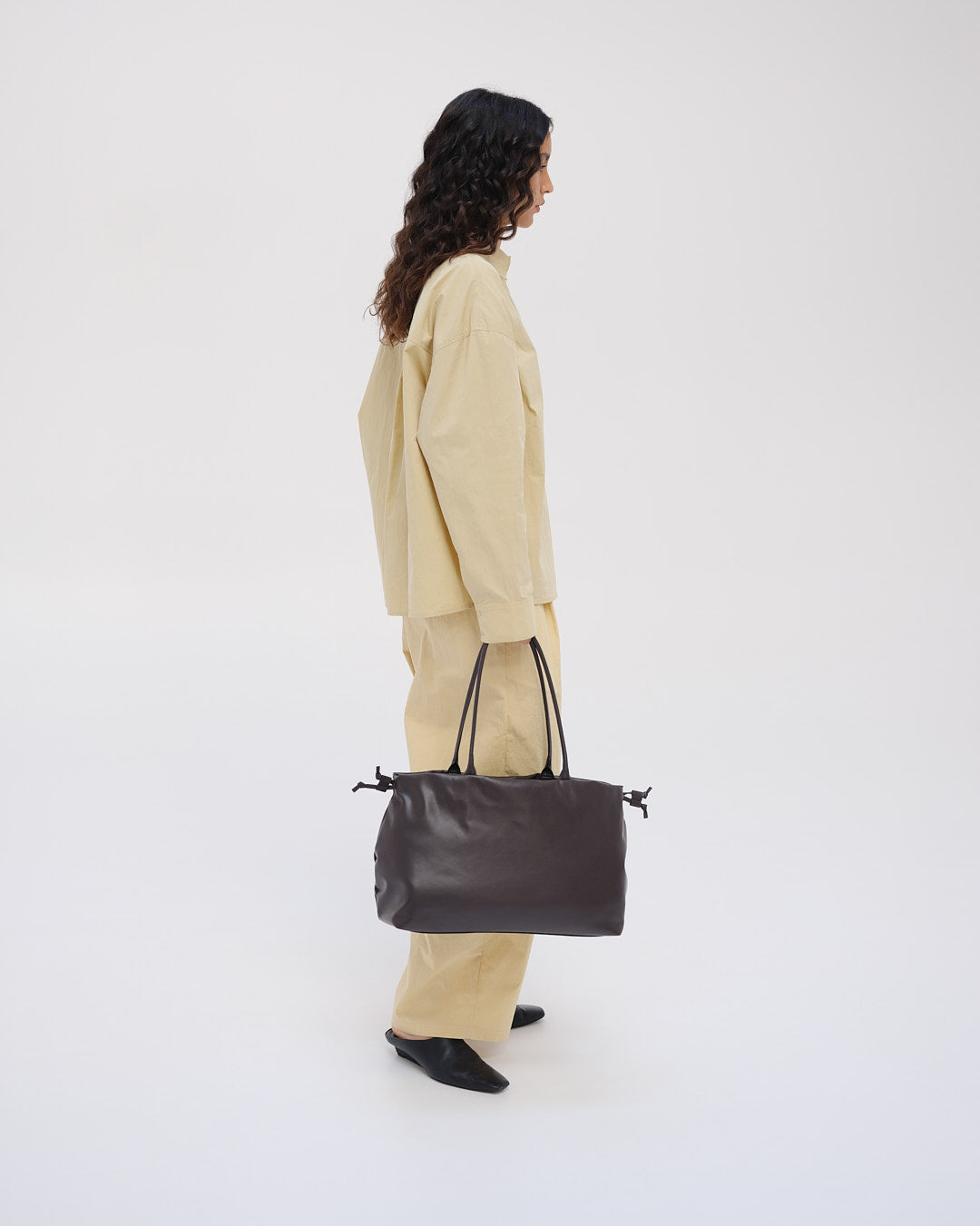 Sac Milos – Tote en cuir vegan souple, liens latéraux réglables, peut contenir votre ordinateur portable