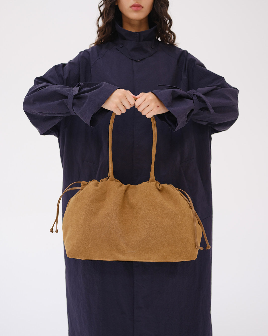 Sac Milos – Tote en cuir vegan souple, liens latéraux réglables, peut contenir votre ordinateur portable