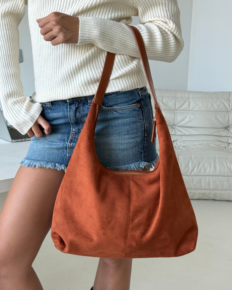 Sac hobo aspect daim, fermeture zippée, anse épaule unique