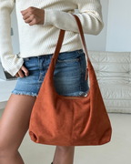 Sac hobo aspect daim, fermeture zippée, anse épaule unique