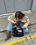Sac hobo aspect daim, fermeture zippée, anse épaule unique