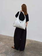 Sac hobo en cuir végane haut de gamme, déperlant, bandoulière froncée réglable