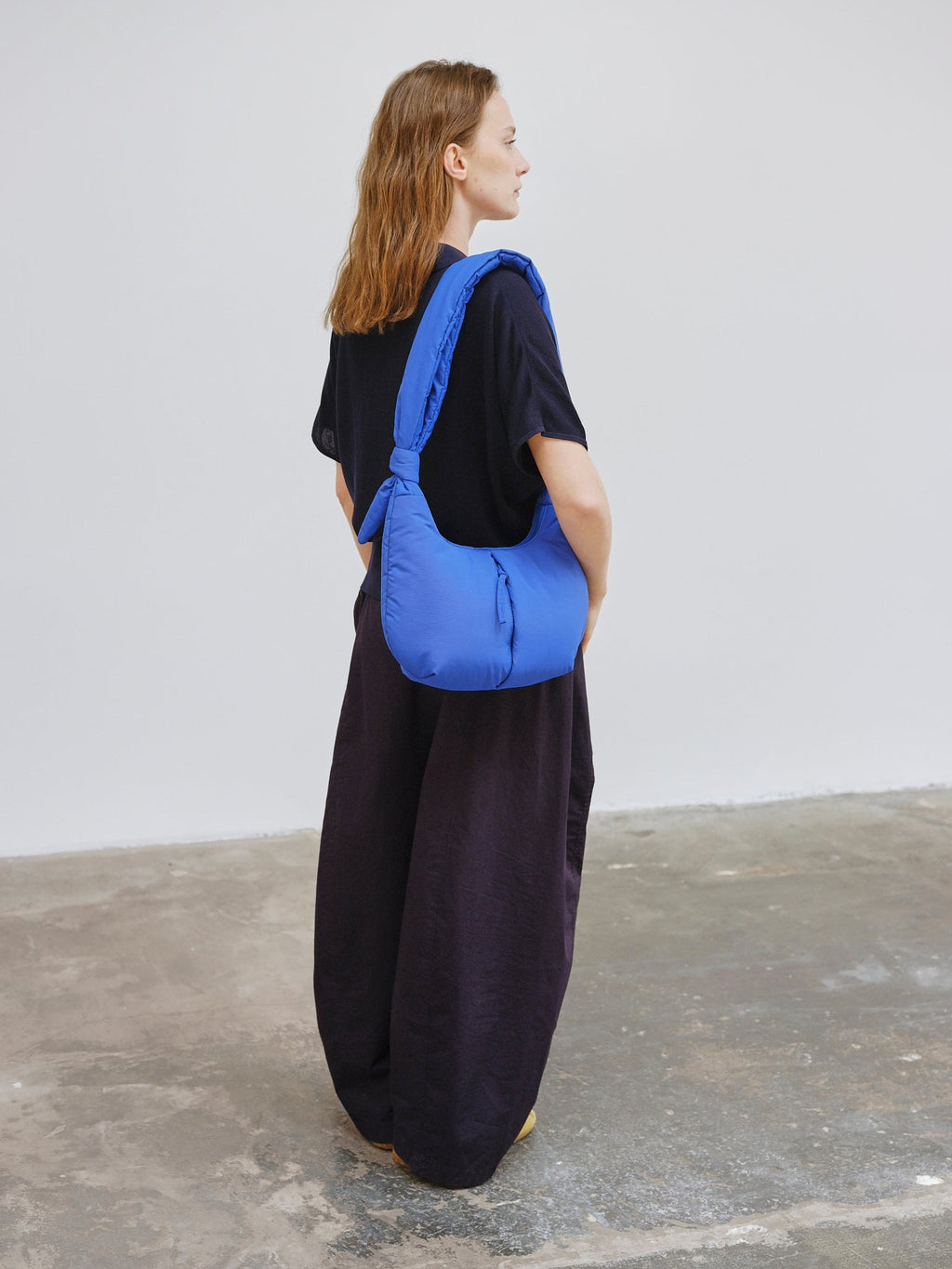 Sac Capri – Sac porté épaule matelassé, bandoulières nouées réglables, fermeture zippée