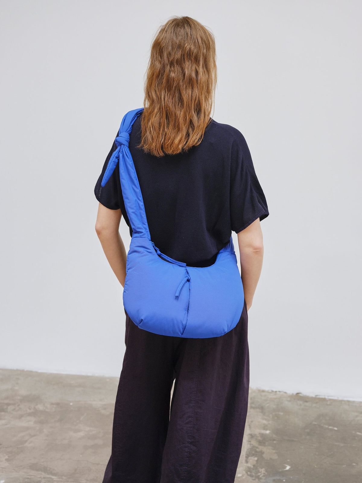Sac Capri – Sac porté épaule matelassé, bandoulières nouées réglables, fermeture zippée