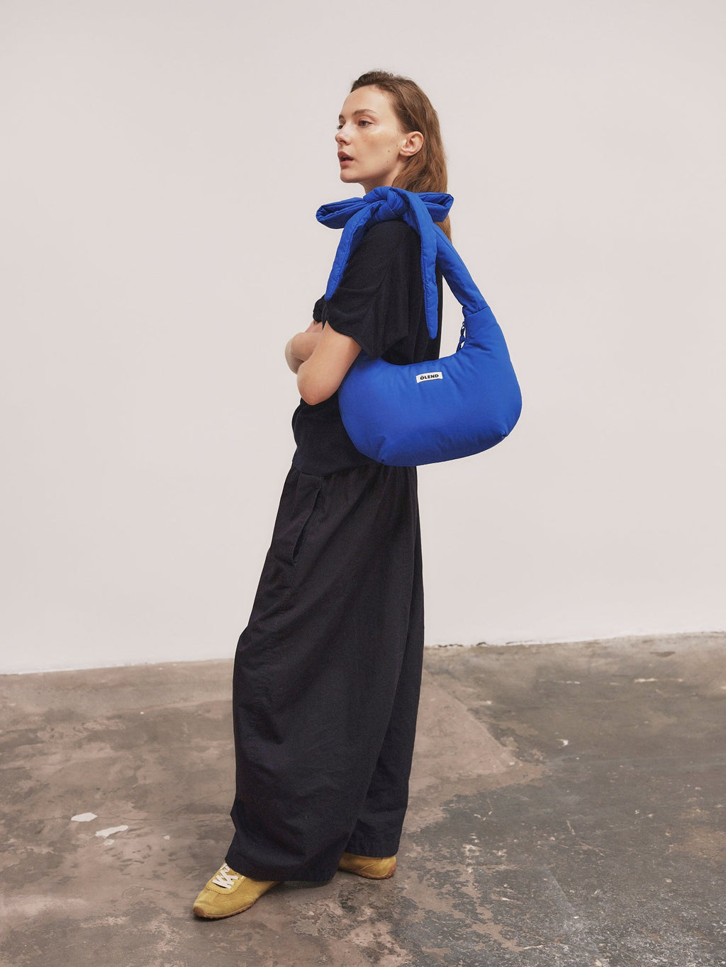 Sac Capri – Sac porté épaule matelassé, bandoulières nouées réglables, fermeture zippée