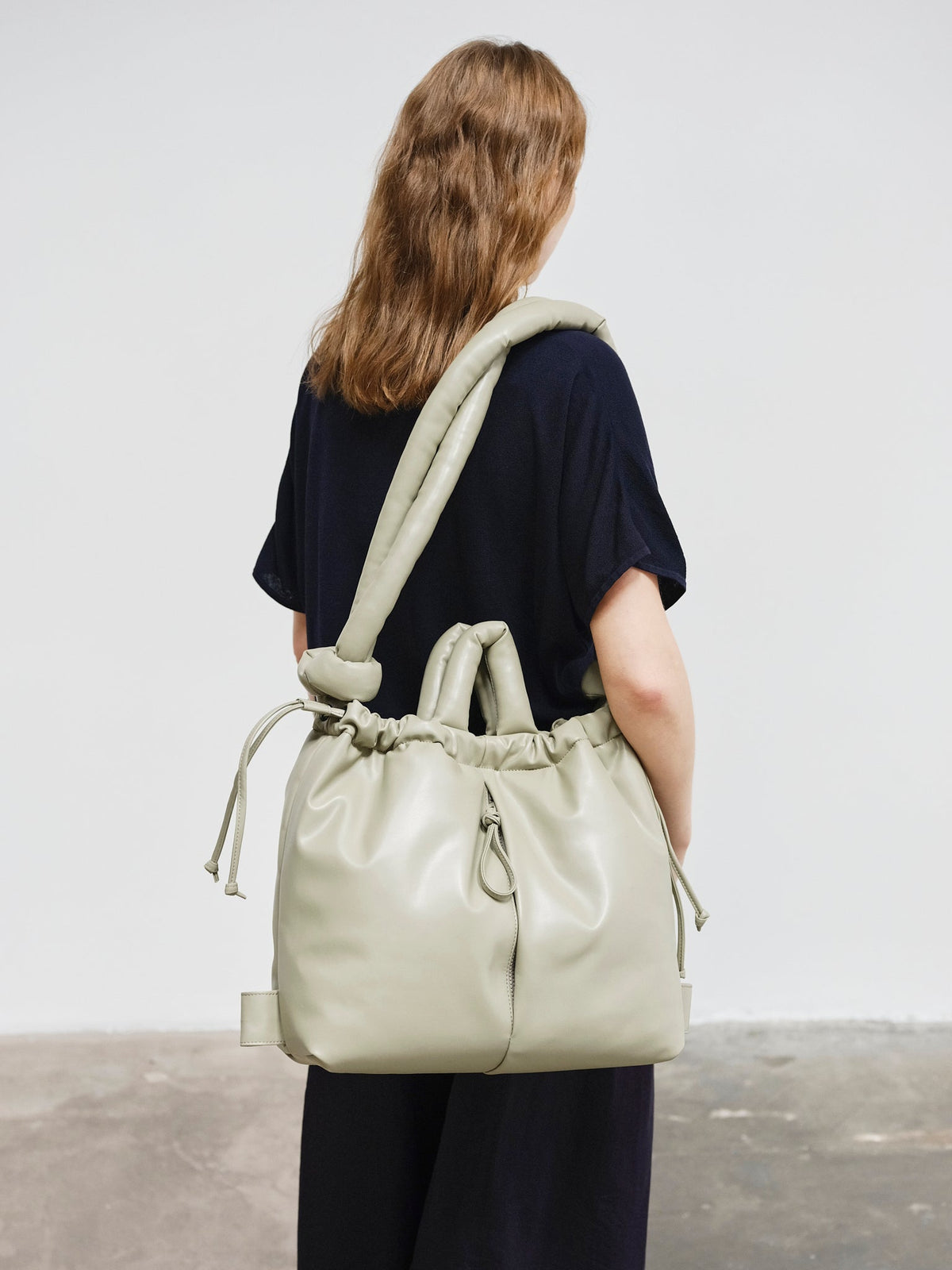 Ona Vegan Leather – Sac en cuir vegan rembourré et résistant à l'eau, peut accueillir des ordinateurs portables jusqu'à 17"