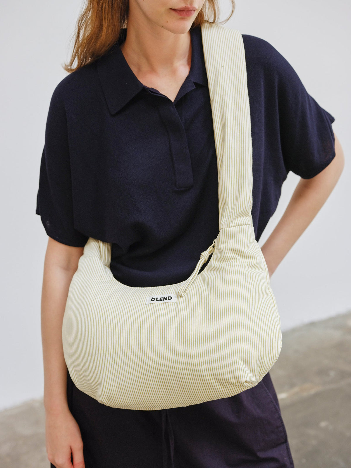 Sac Capri – Sac porté épaule matelassé, bandoulières nouées réglables, fermeture zippée