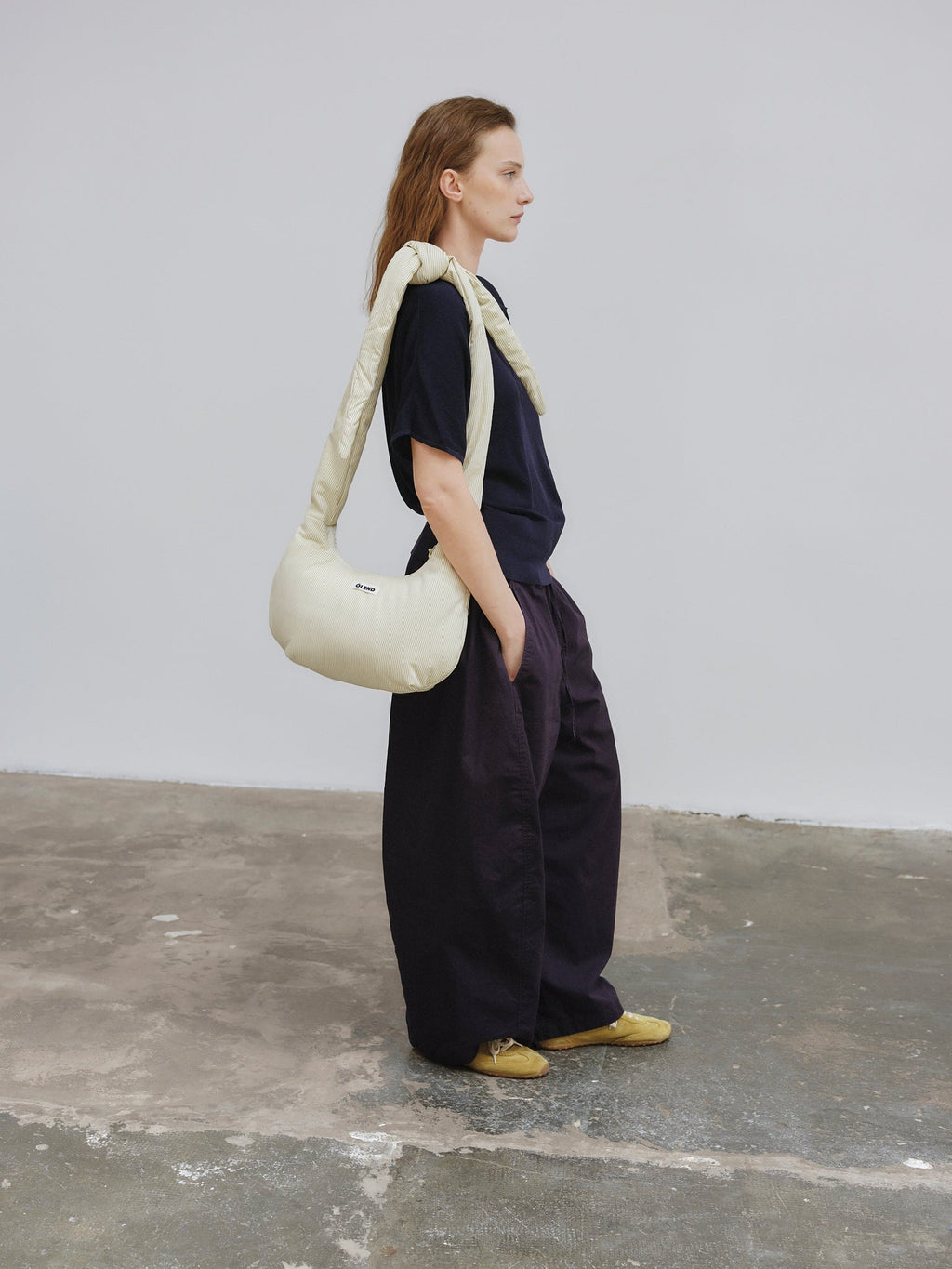 Sac Capri – Sac porté épaule matelassé, bandoulières nouées réglables, fermeture zippée