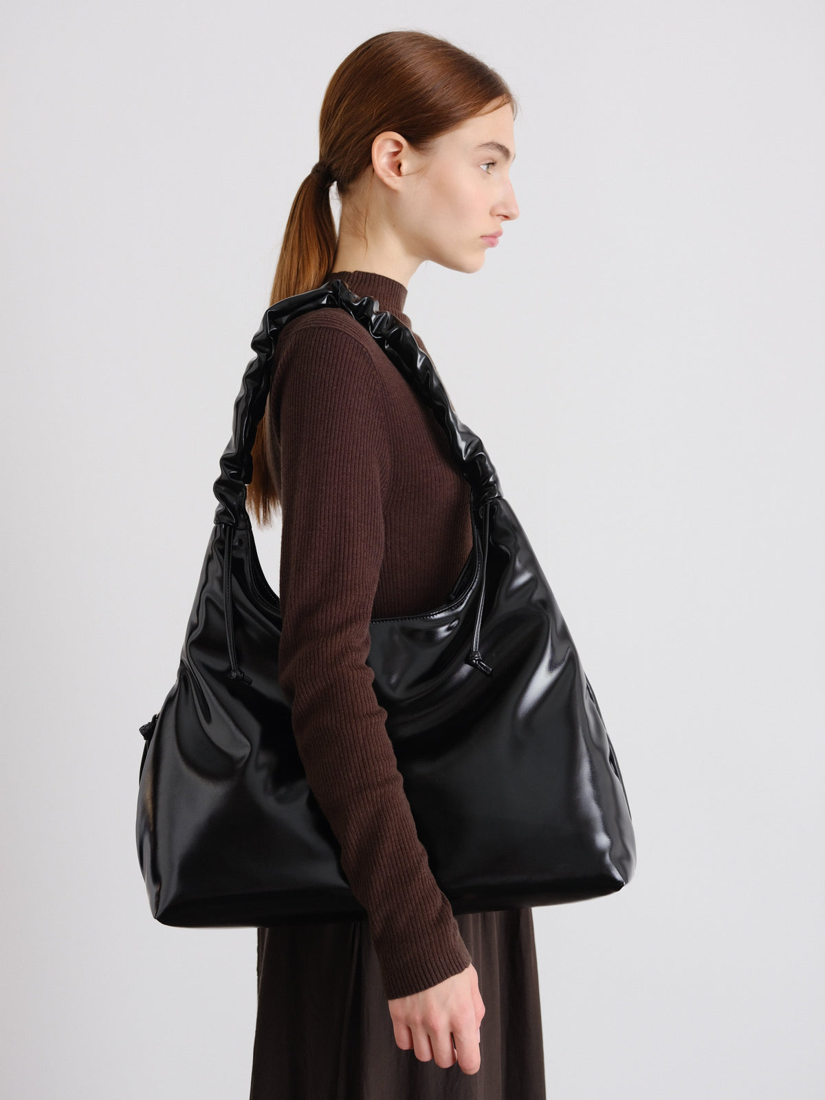 Sac hobo en cuir végane haut de gamme, déperlant, bandoulière froncée réglable