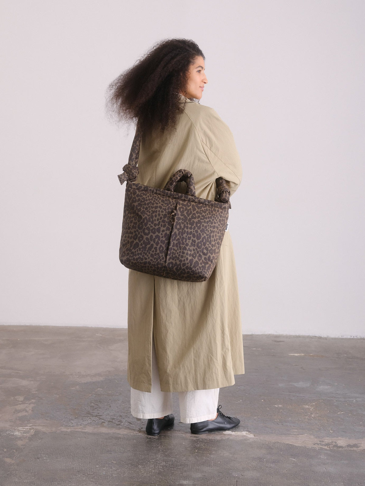 Sac rembourré 100 % nylon recyclé, fermeture zippée, compartiment pour ordinateur portable et tablette
