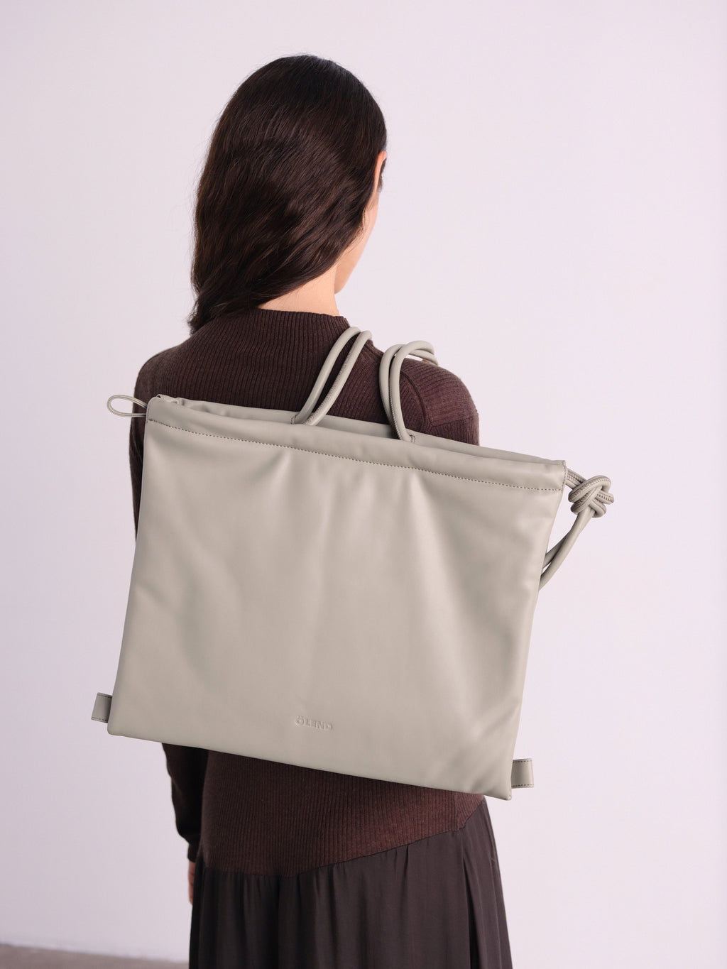 Sac pliable – Sac polyvalent en cuir végétalien, porté en cabas, en bandoulière ou en sac à dos