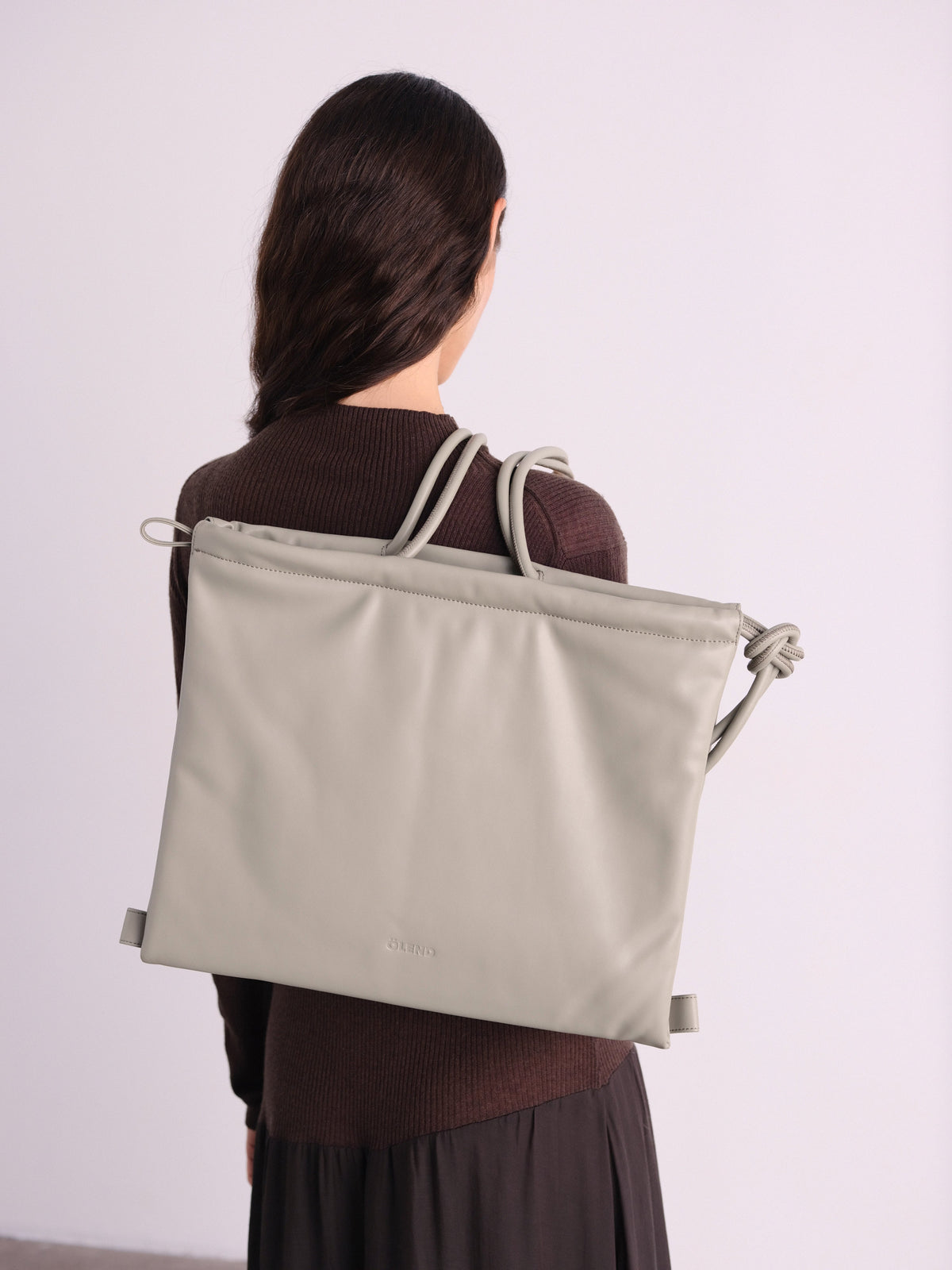 Sac pliable – Sac polyvalent en cuir végétalien, porté en cabas, en bandoulière ou en sac à dos