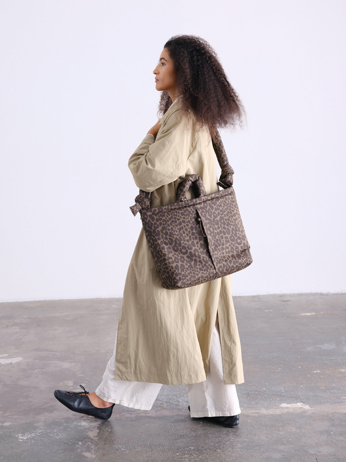 Sac rembourré 100 % nylon recyclé, fermeture zippée, compartiment pour ordinateur portable et tablette