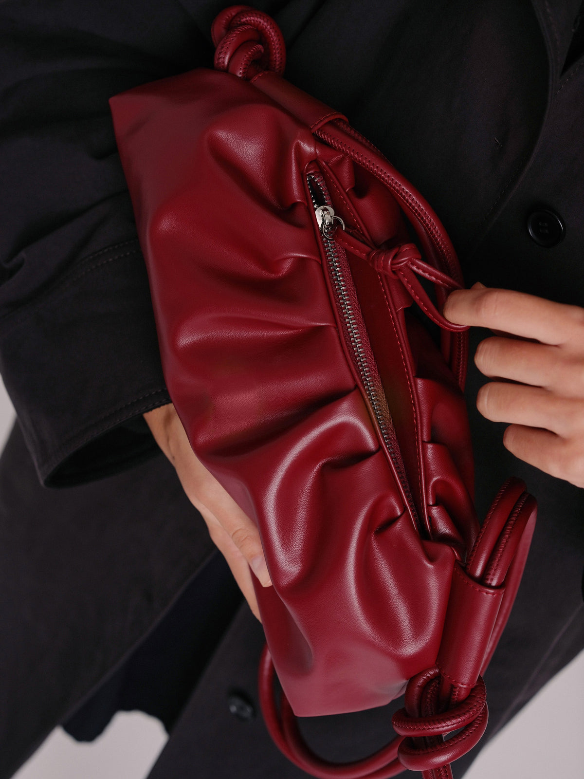 Sac Dumpling – Sac en cuir vegan froncé, double anse réglable, du jour à la nuit