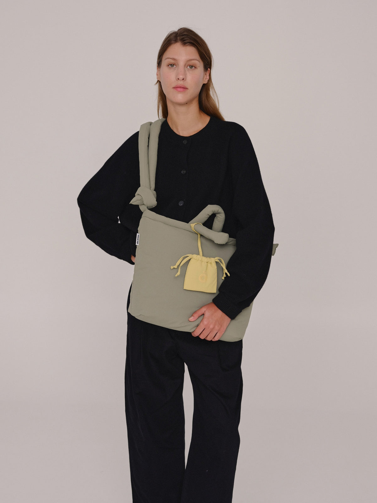 Sac rembourré 100 % nylon recyclé, fermeture zippée, compartiment pour ordinateur portable et tablette